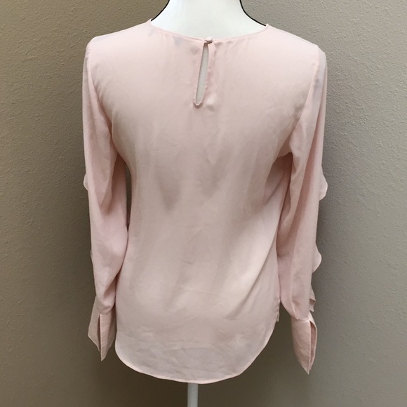 Peach button back ruffle sleeve - Picture 2 of 2